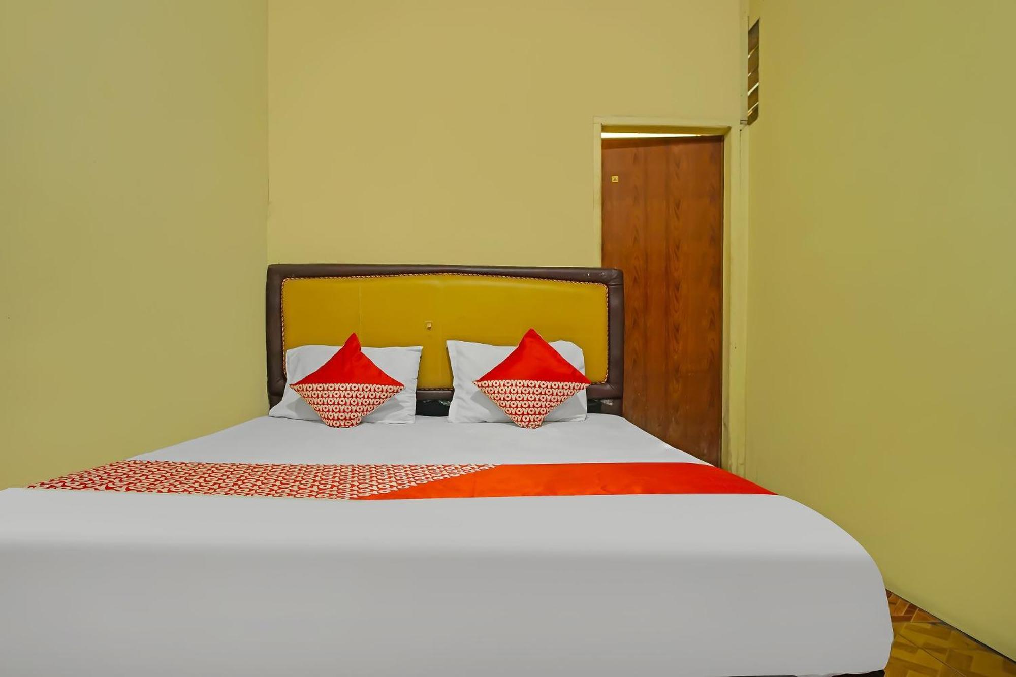 Oyo 92577 Hotel Sidikalang Near Kejaksaan Negeri Dairi Екстериор снимка