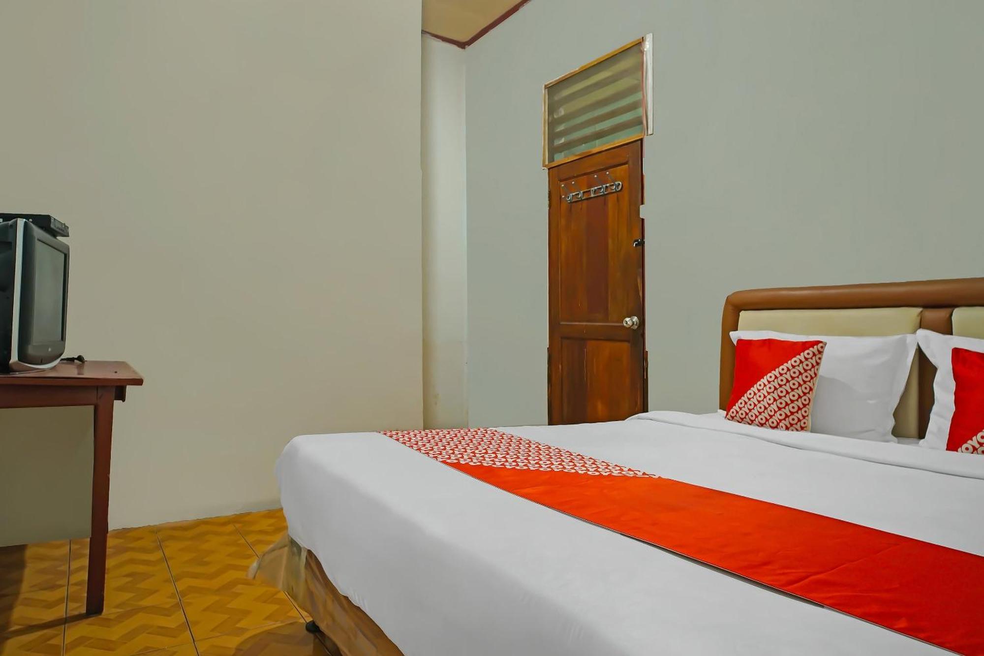 Oyo 92577 Hotel Sidikalang Near Kejaksaan Negeri Dairi Екстериор снимка