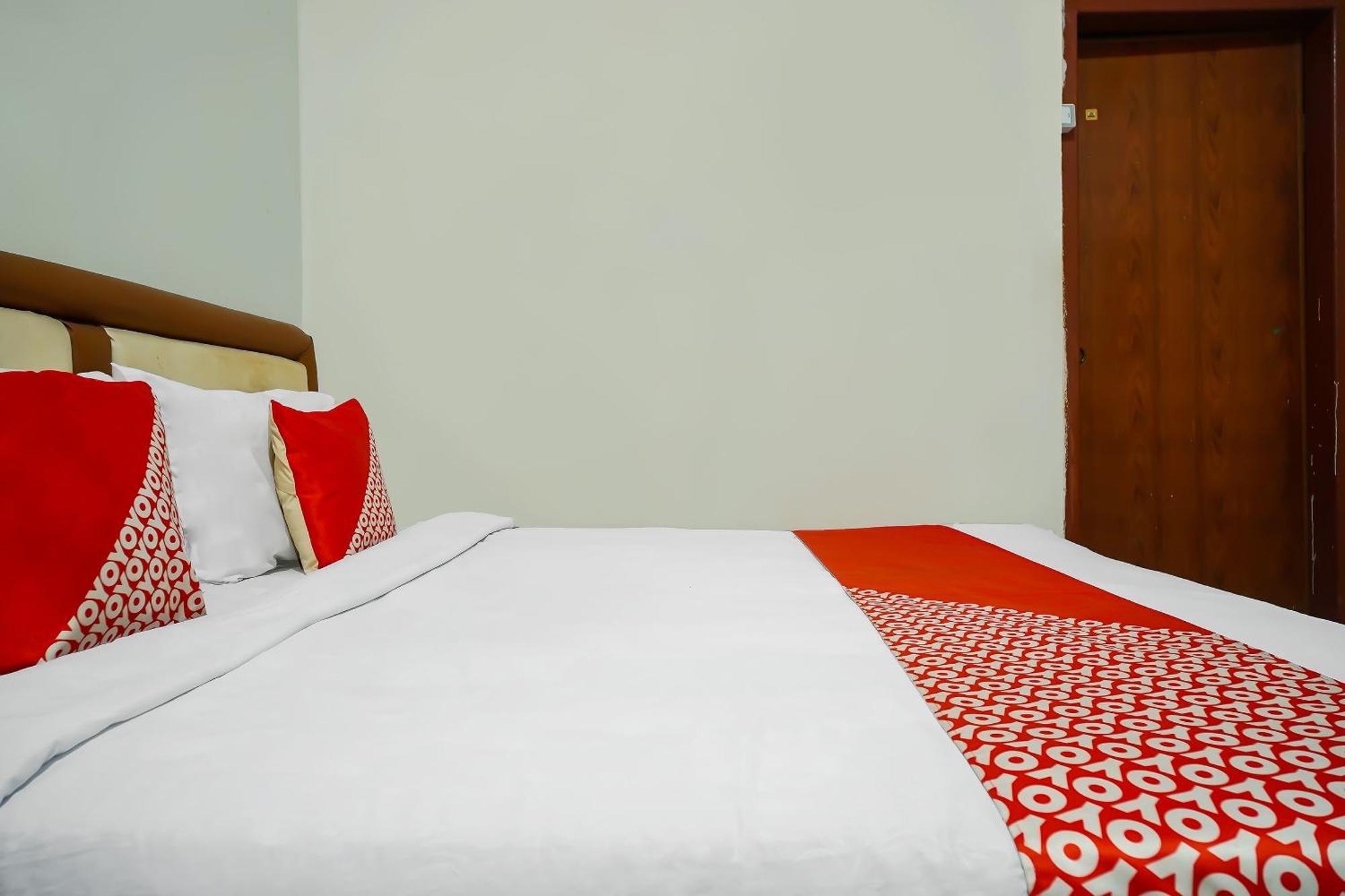 Oyo 92577 Hotel Sidikalang Near Kejaksaan Negeri Dairi Екстериор снимка