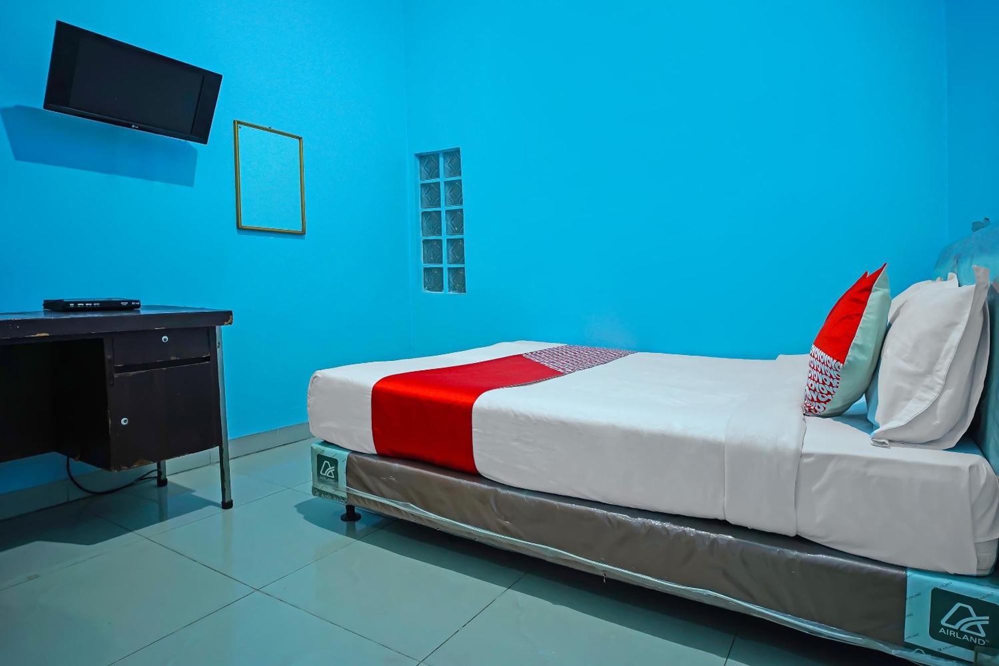 Oyo 92577 Hotel Sidikalang Near Kejaksaan Negeri Dairi Екстериор снимка